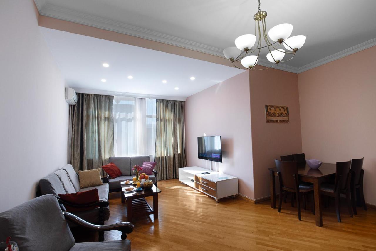 Аренда квартир в ереване. City Central Apartment Ереван. Апартаменты DINAPARTMENT Ереван. Ris Central Yerevan Apartment. Ереван жилье бизнес класса.